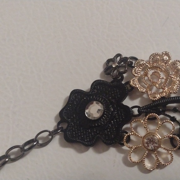 Charming Charlies black and gold tone metal floral necklace with rhinestones - Picture 9 of 11